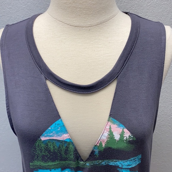 🦊R&R cowgirl mesh triangle sleeveless tee - Picture 2 of 5